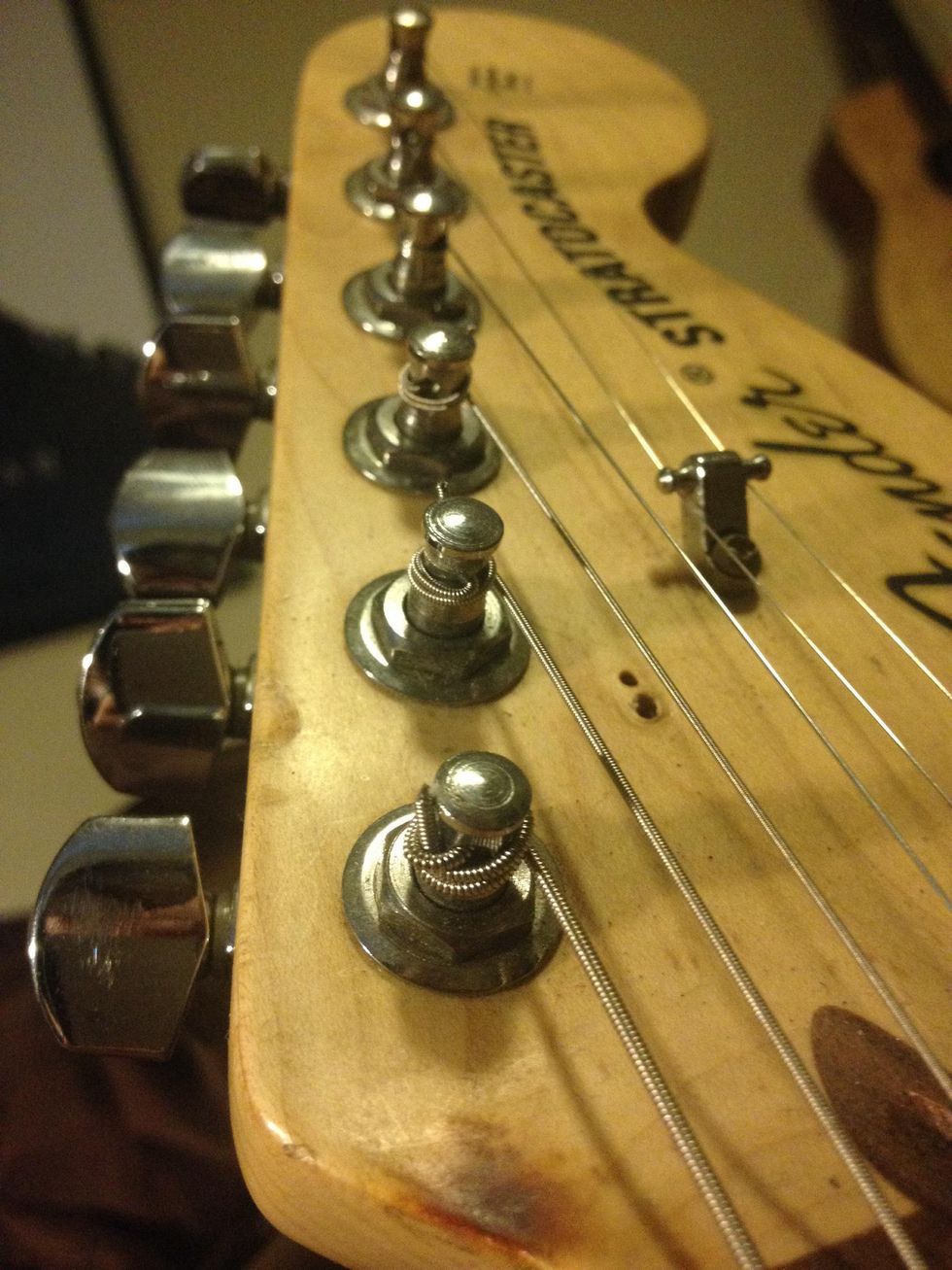 How to properly lock your guitar strings B+C Guides