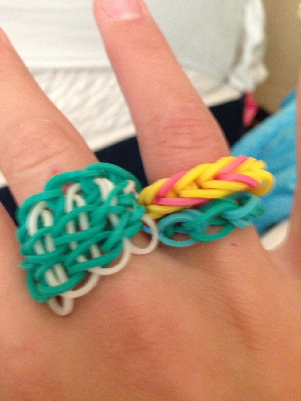 How to make a rainbow loom ring - B+C Guides