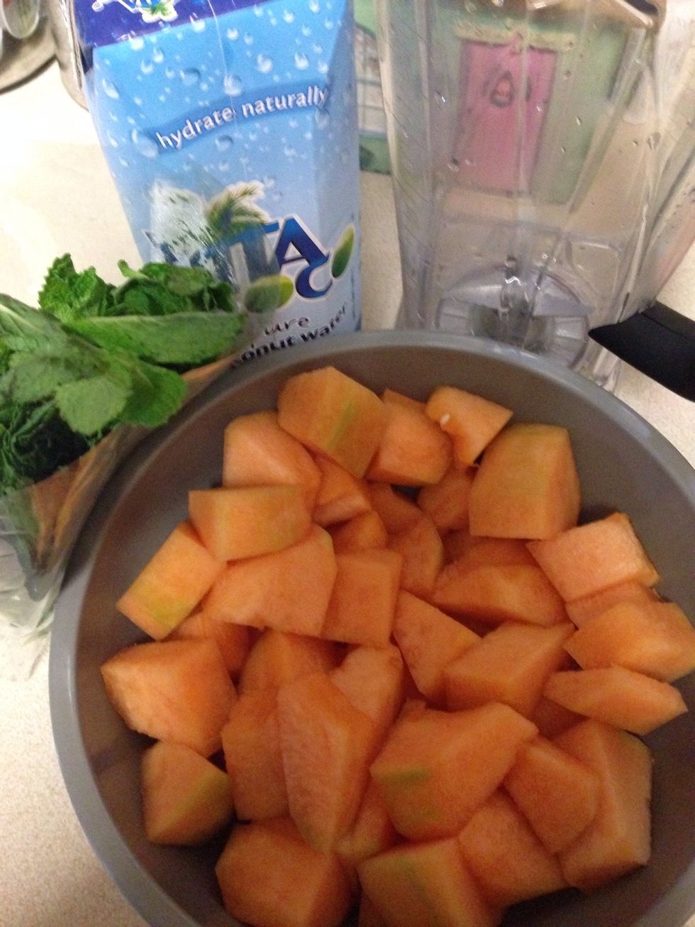 Eyeball the melon according to the portion you want, add coconut water( depends on how thick you want this smoothie), and a handful of mint leaves. Blend with ice .