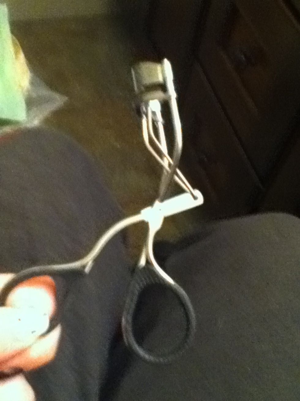 Eyelash curler by revlon