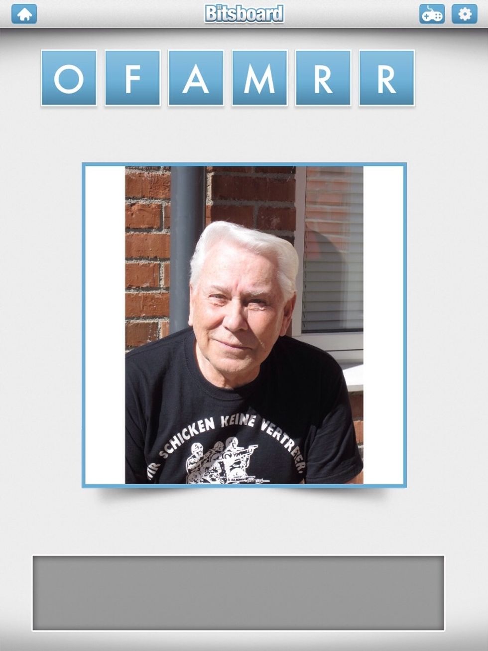 F\u00f6r att f\u00e5 versaler m\u00e5ste man allts\u00e5 skriva in det n\u00e4r man skapar en bildupps\u00e4ttning (board). I kategorin Personer kom jag ih\u00e5g det momentet. Fortfarande spelet "Word builder".