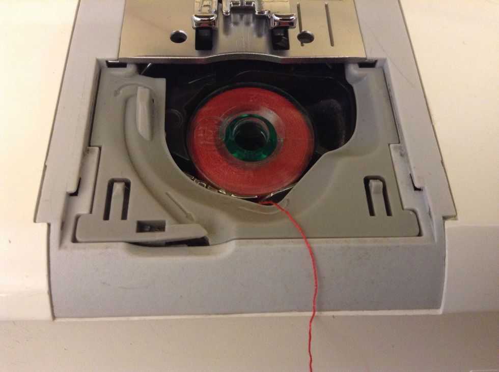 F\u00f6r in tr\u00e5den mellan metalltaggarna.