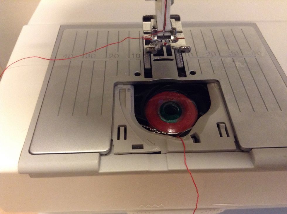 F\u00f6r in tr\u00e5den mellan metalltaggarna.