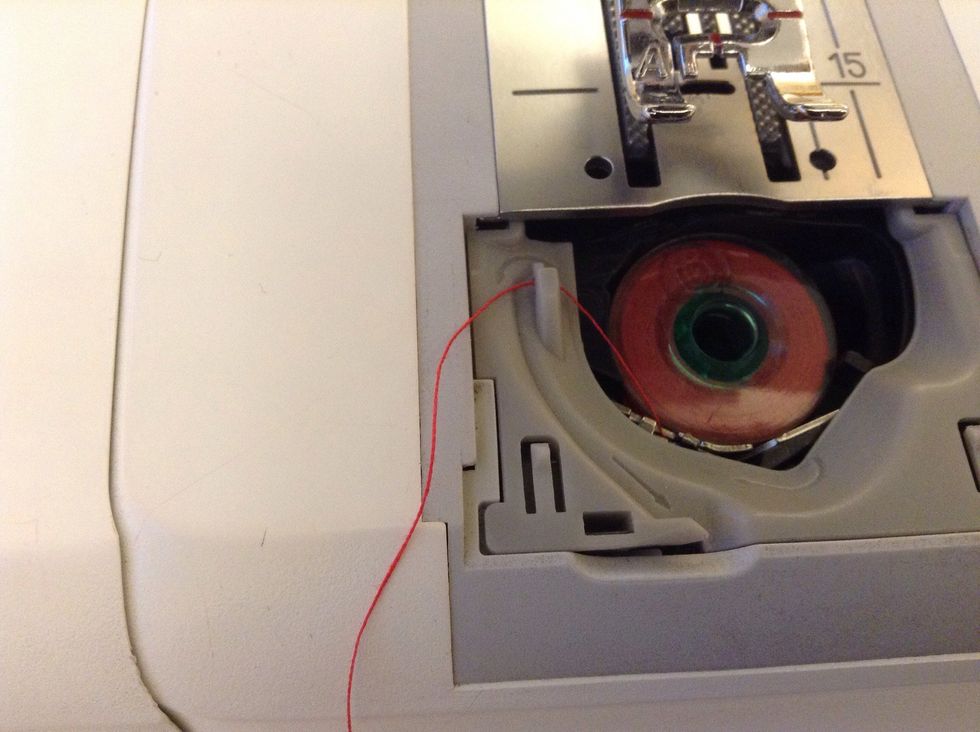 F\u00f6r tr\u00e5den runt plastklacken.