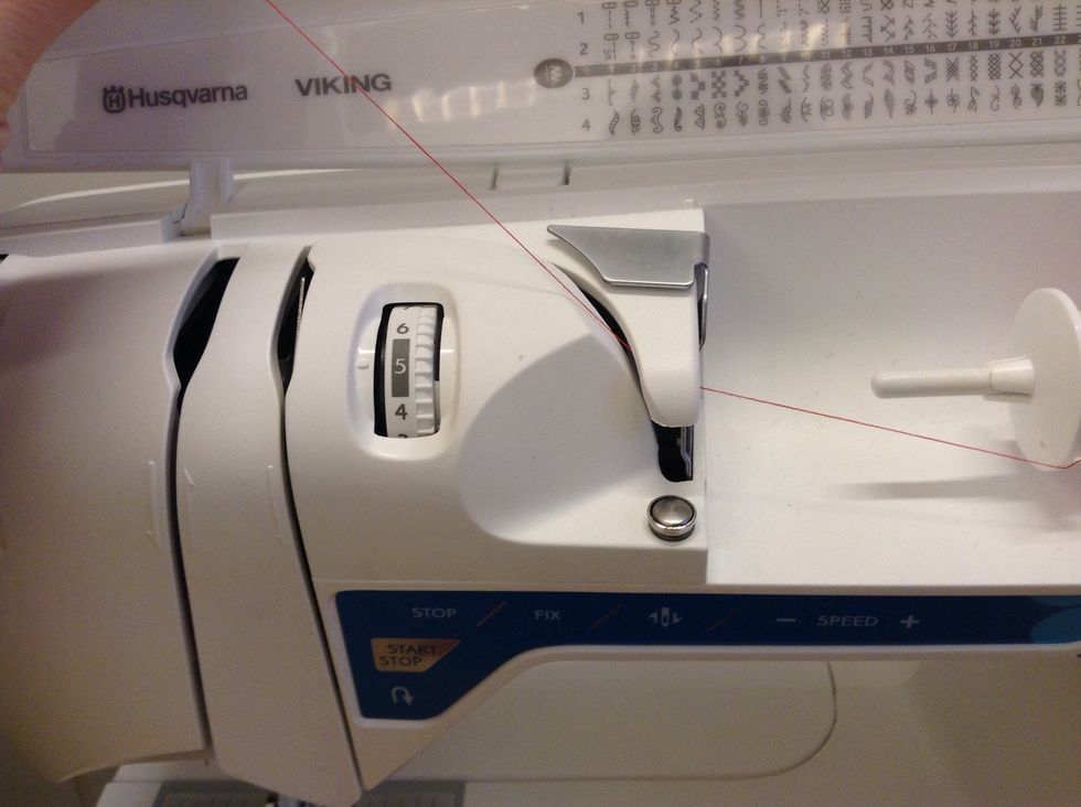 F\u00f6r tr\u00e5den runt plastklacken.