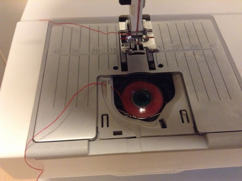 F\u00f6r tr\u00e5den runt plastklacken.