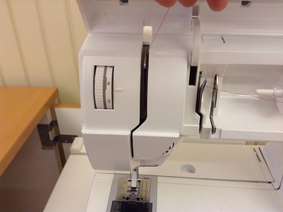 F\u00f6r tr\u00e5den runt tr\u00e5dtilldragaren fr\u00e5n h\u00f6ger till v\u00e4nster.