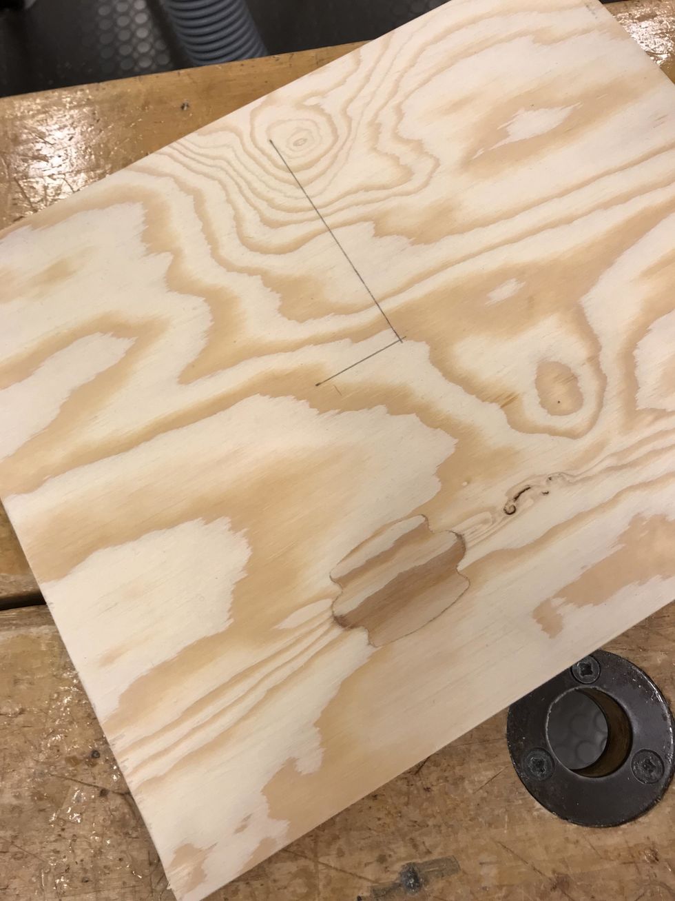 F\u00f6rhoppnings viss \u00e4r du klar med Regeln d\u00e5 ska du b\u00f6rja med bass platan som ska h\u00e5lla den s\u00e4g till att den \u00e4r mer \u00e4n 15 cm l\u00e5ng beror p\u00e5 hur stor den \u00e4r \u00e4r den super stor ha den typ 25cm eller st\u00f6rre.