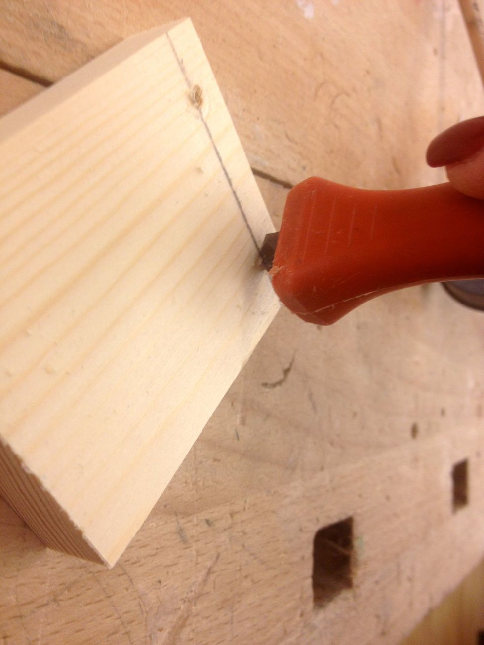 F\u00f6rs\u00e4nk h\u00e5len i den \u00f6vre biten med en skruvf\u00f6rs\u00e4nkare.