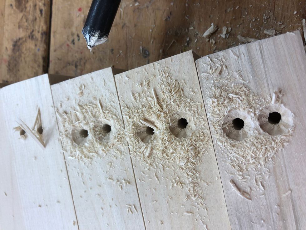 F\u00f6rs\u00e4nk s\u00e5 skruvskallen inte sticker ovanf\u00f6r br\u00e4dan. F\u00f6rs\u00e4nk p\u00e5 sidan utan markeringar