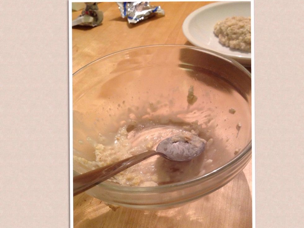 F\u00f6rst tar man en ren sk\u00e5l. First you take a clean bowl.