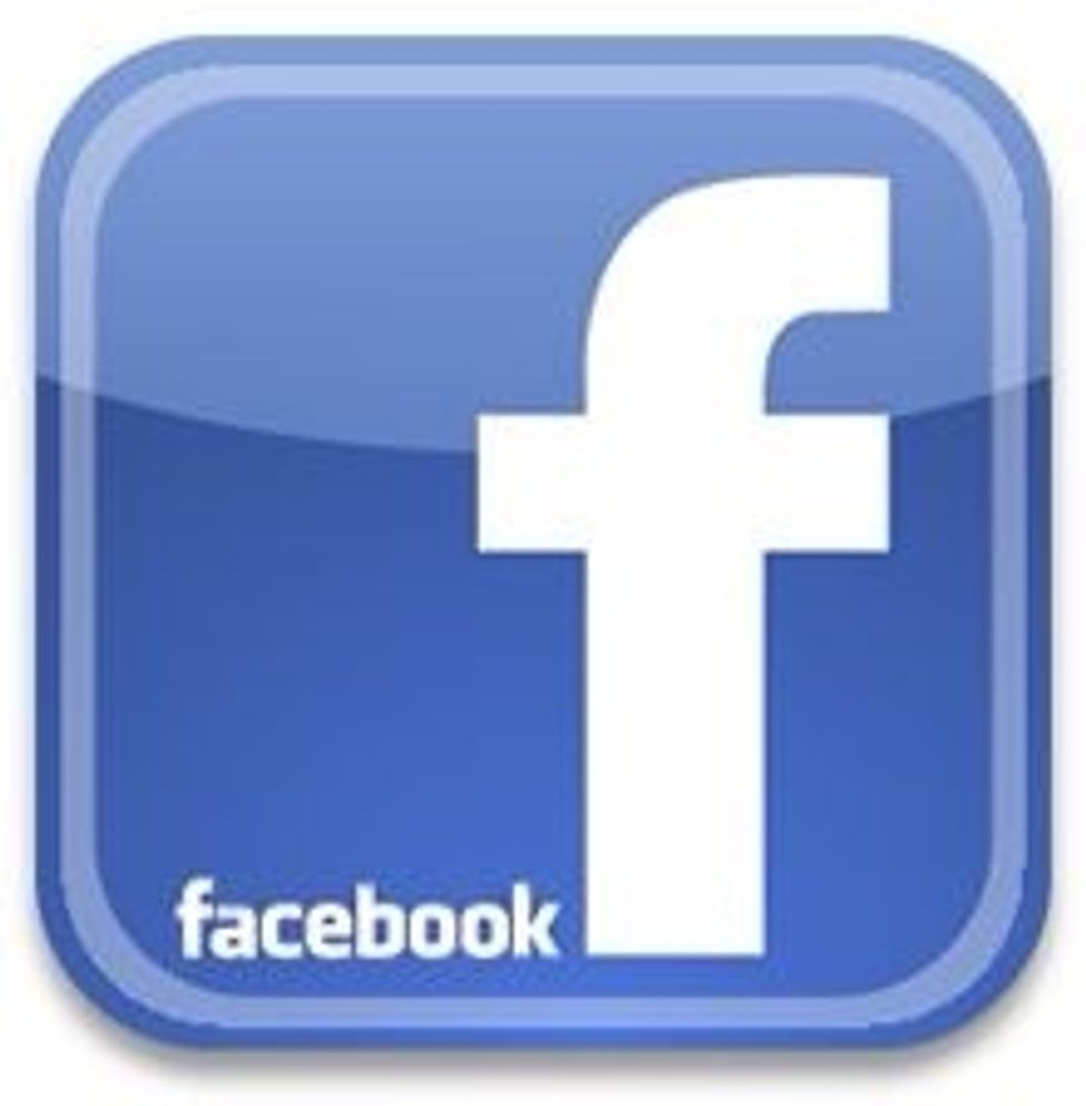 Facebook es la red social m\u00e1s exitosa, conocida y popular de internet. Es una herramienta social para conectar, descubrir y crear nuevas amistades, subir fotos compartir paginas externas y videos.