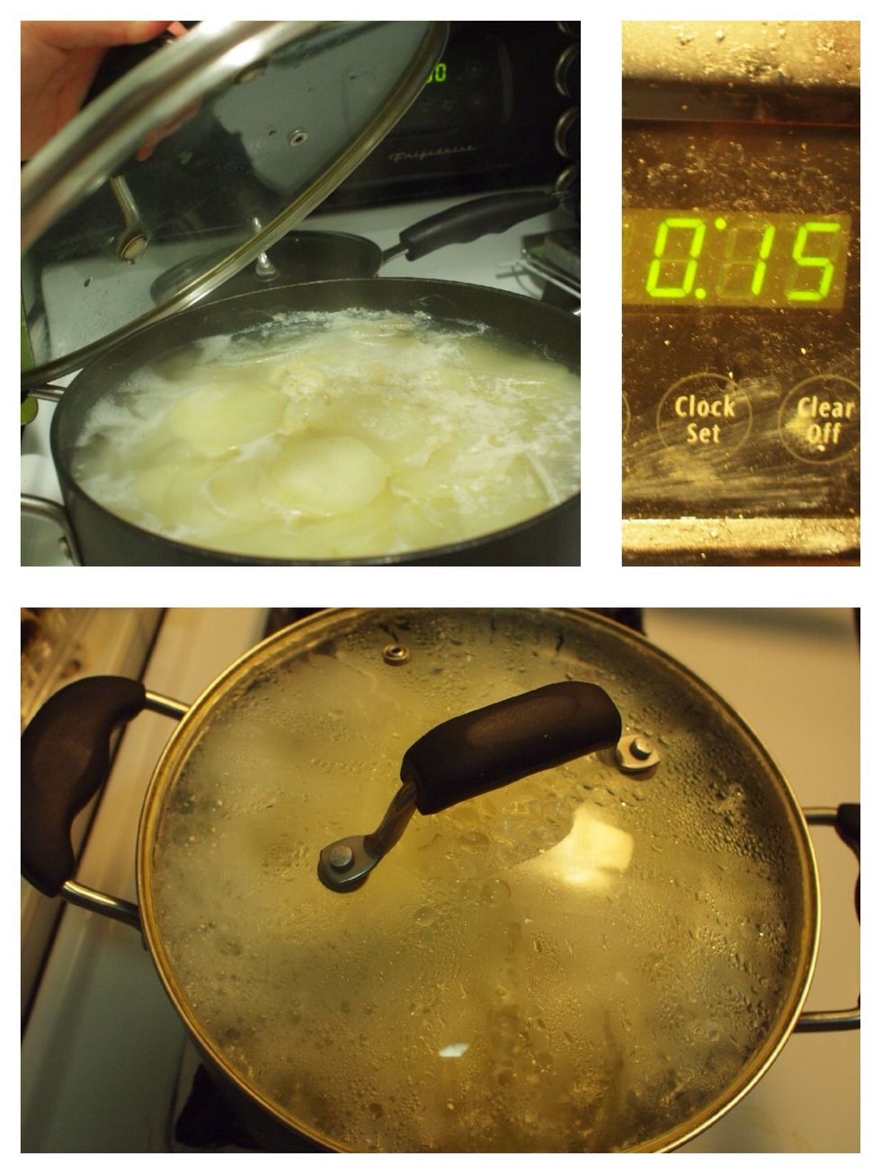 Faire bouillir les pommes de terre dans de l'eau avec un peu de sel pour quinze minutes.