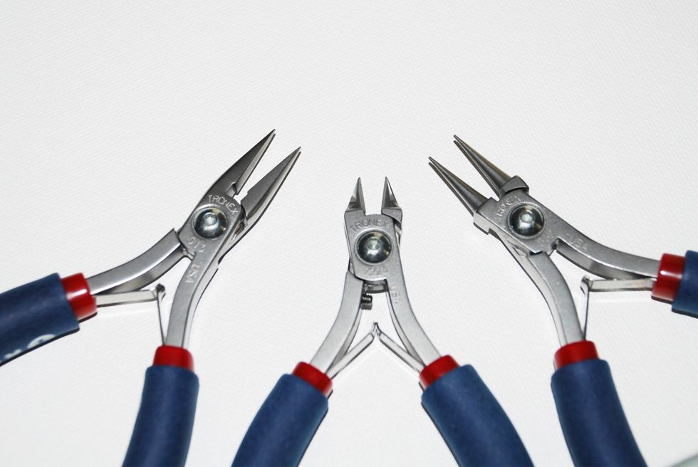 Familiarize yourself with the tools: Round nose pliers will help you with tying the knots, chain nose pliers are for opening/closing jump rings & clamshells, cutters are for trimming your thread.
