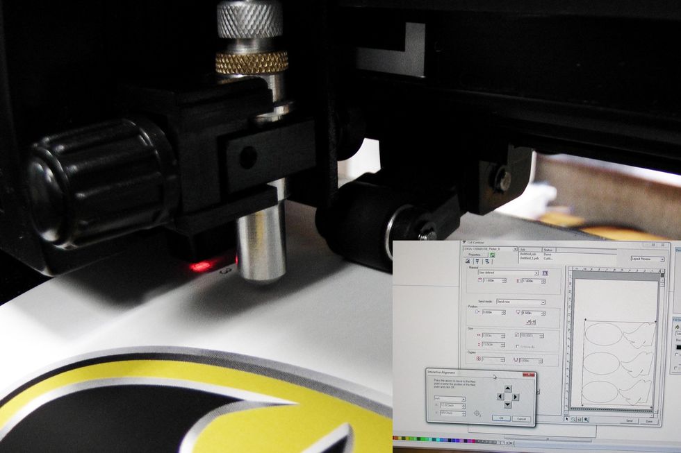 Feed the printed paper onto the GO MiniMax contour cutter and manually detect all four registration marks using the optic laser guide and GO's cutting software.