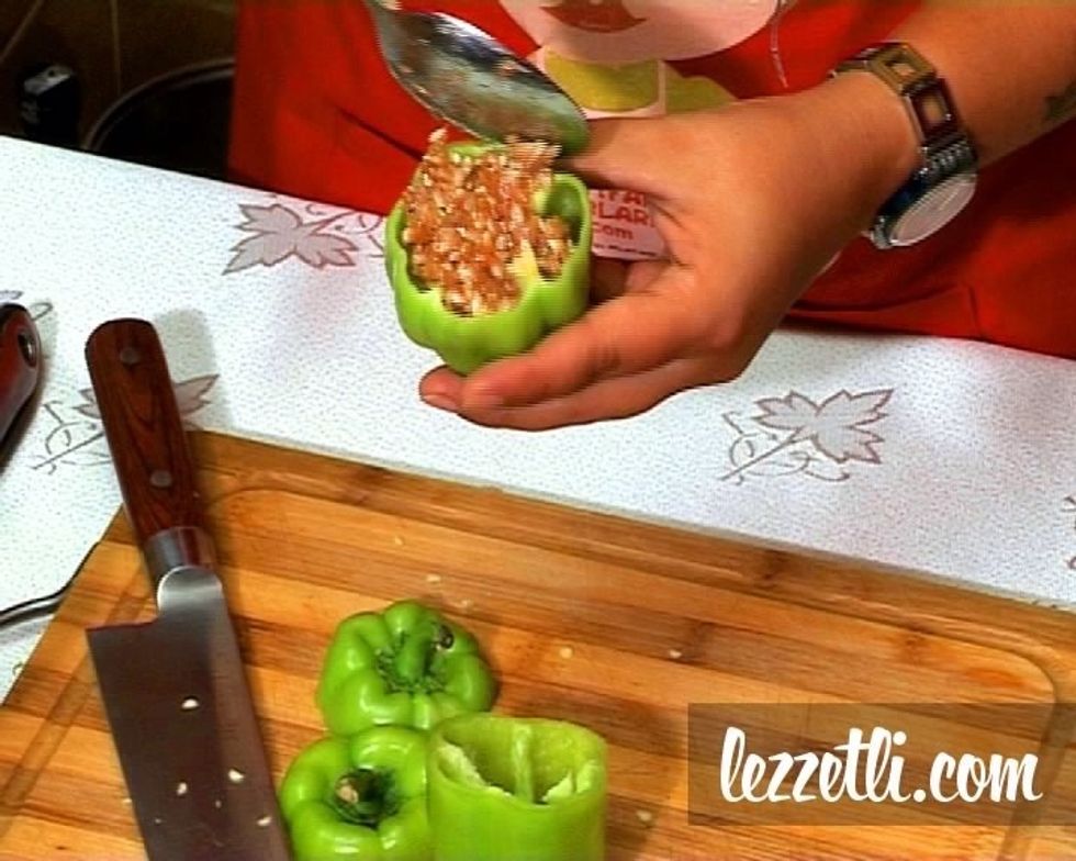 Feel the green pepper with the mix you prepared before