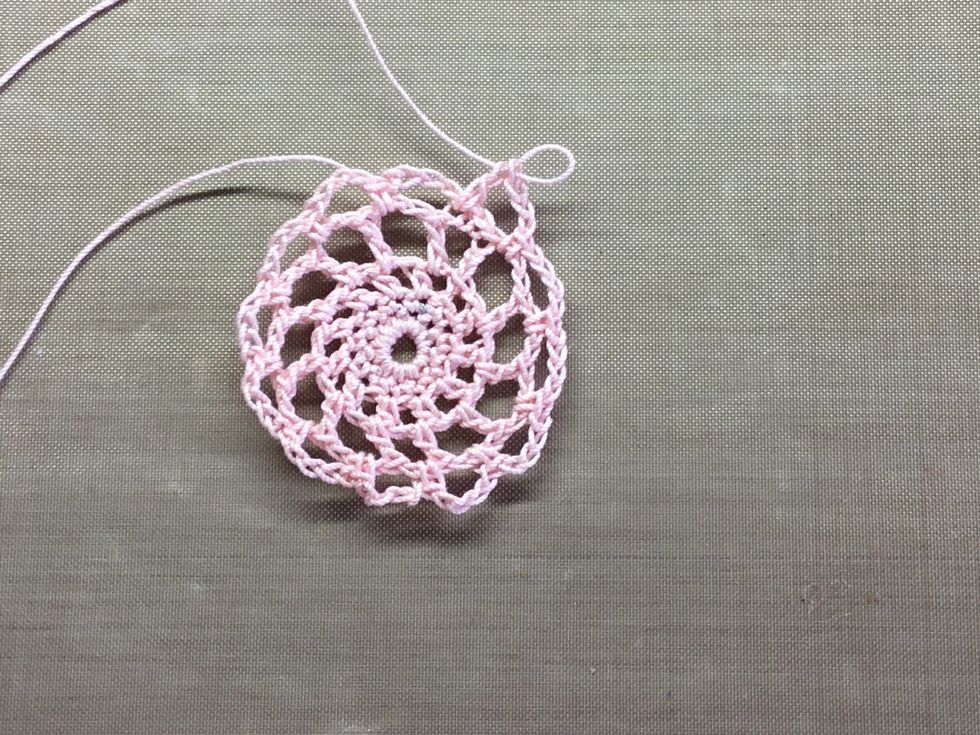 Fifth row: 4 chain, 1 single crochet into each space around, the last stitch, three chain and a U.S. double crochet or a U.K. treble to join.