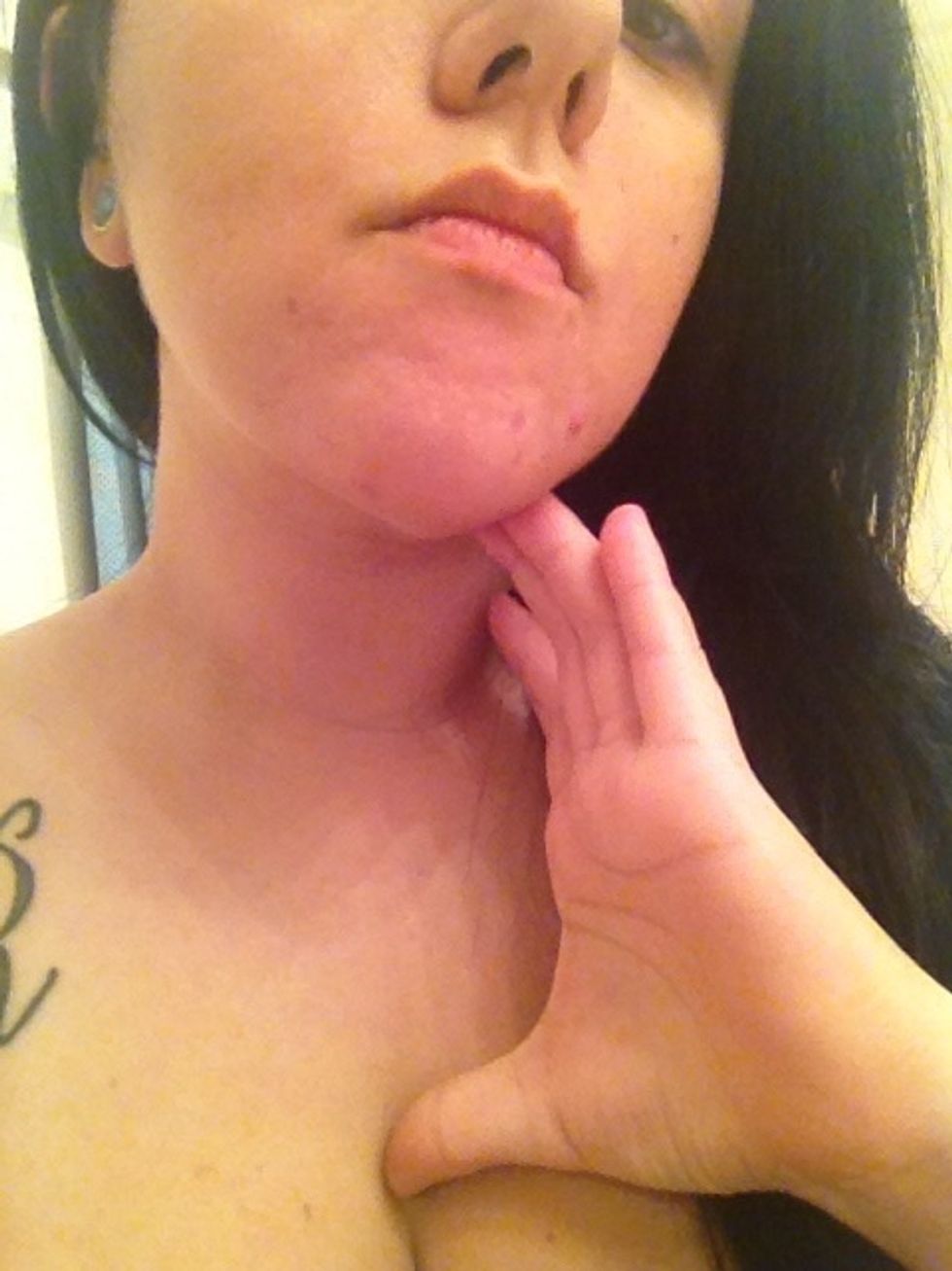 Figure out what kind of shirt to wear. Best is a deep v neck or tank top/tube top.