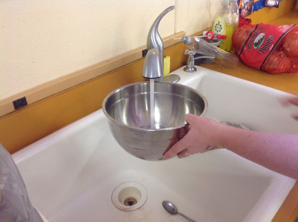 Fill a bowl with COLD water for cleaning your mushrooms.