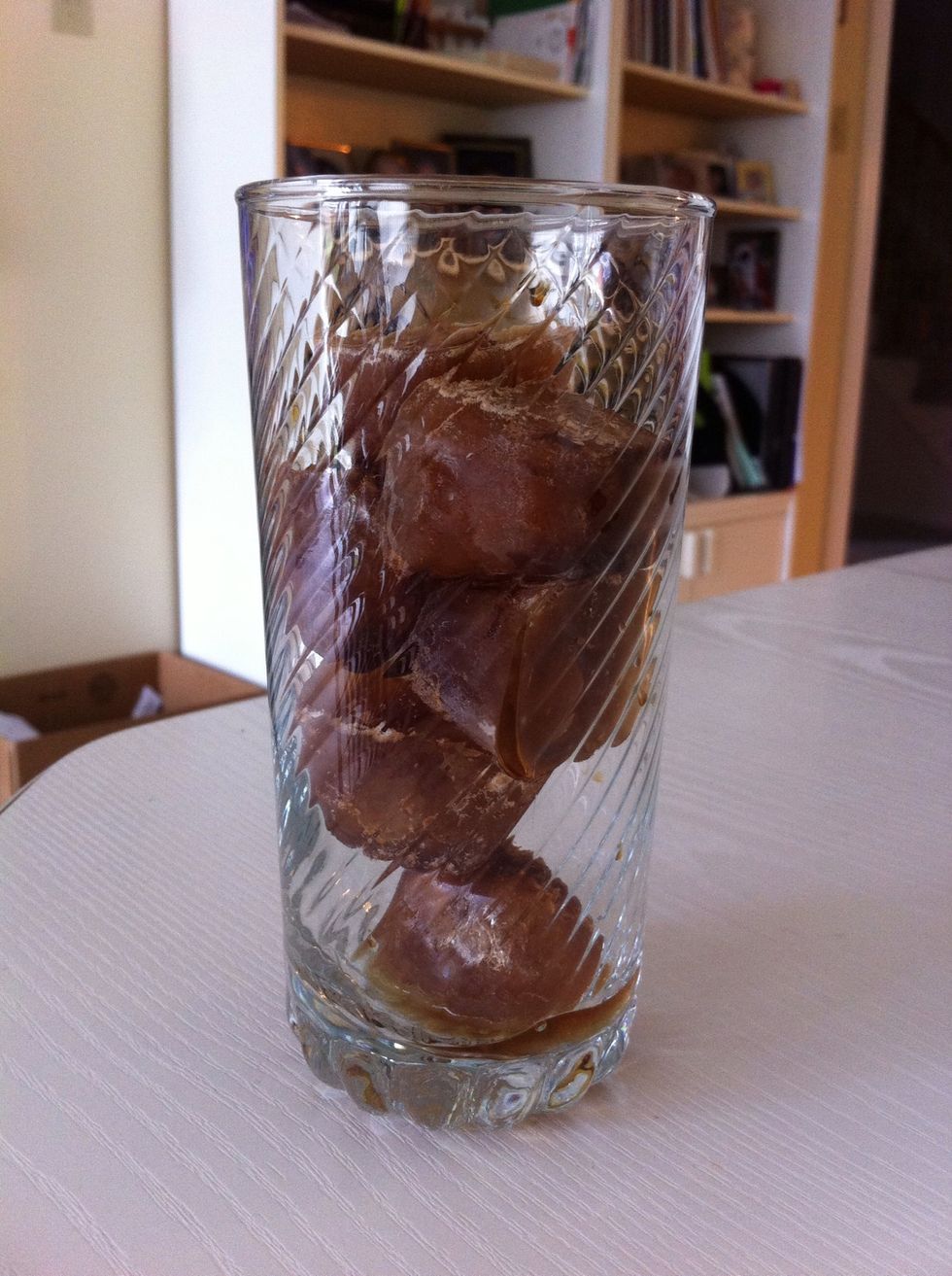 Fill a cup full of the coffee ice! (I used about half of the icecube tray) \ud83c\udf76\u2744\u26c4