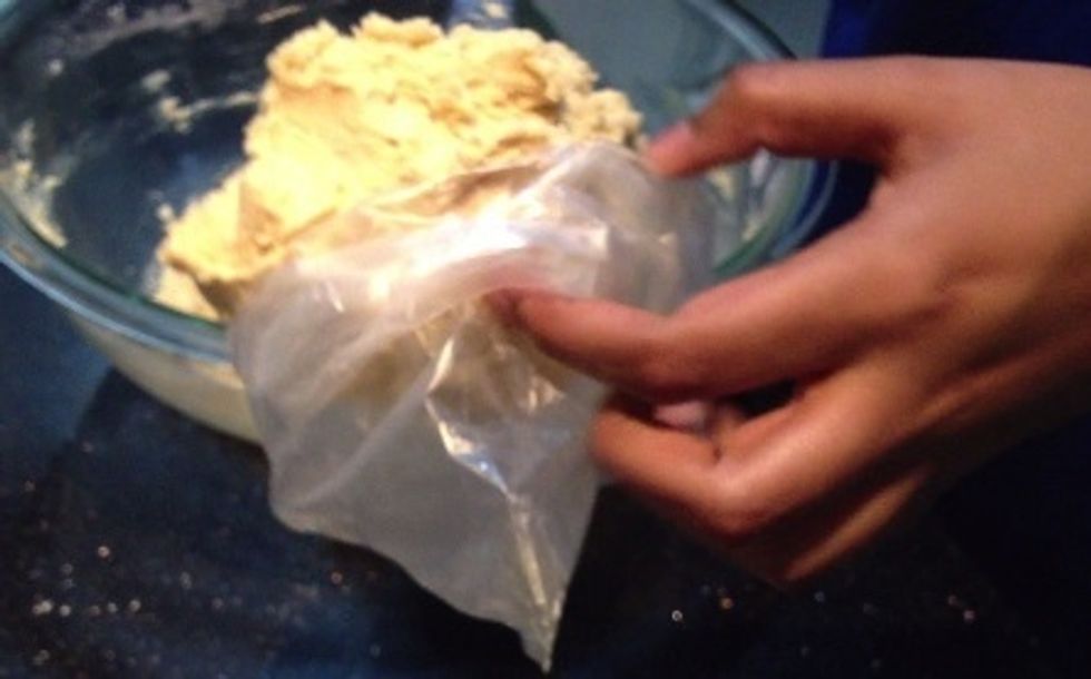 Fill a disposable piping bag with the tip of your choice.