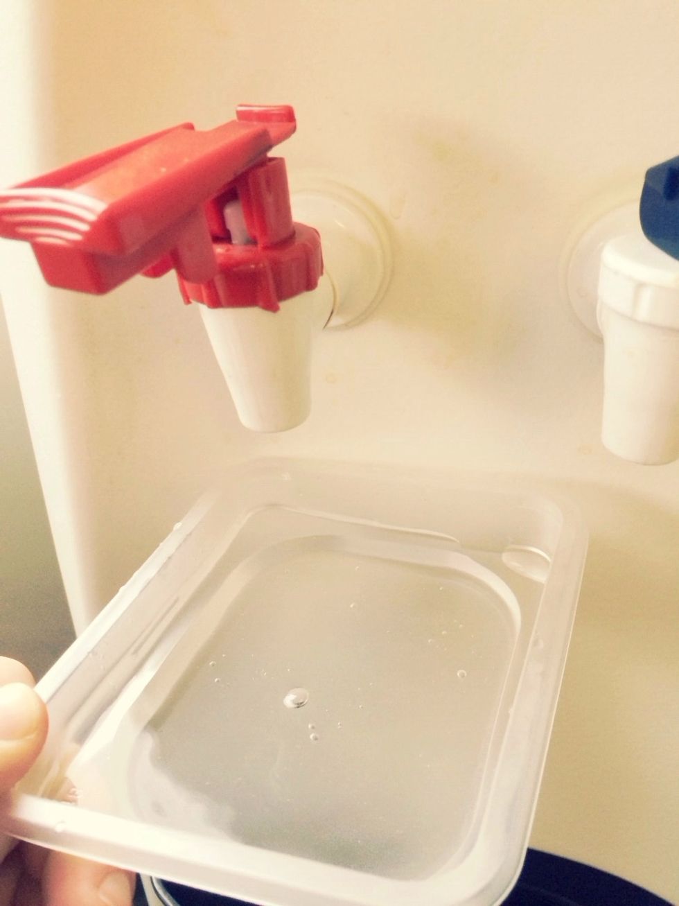 Fill a flat deep container with hot water
