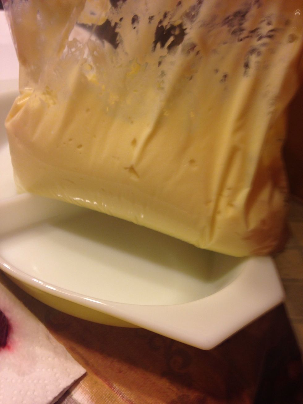 Fill a zip lock bag with your cheese cake filling and cut the corner. You don't want to cut to much or to little so I cut about 1/4 of the tip.