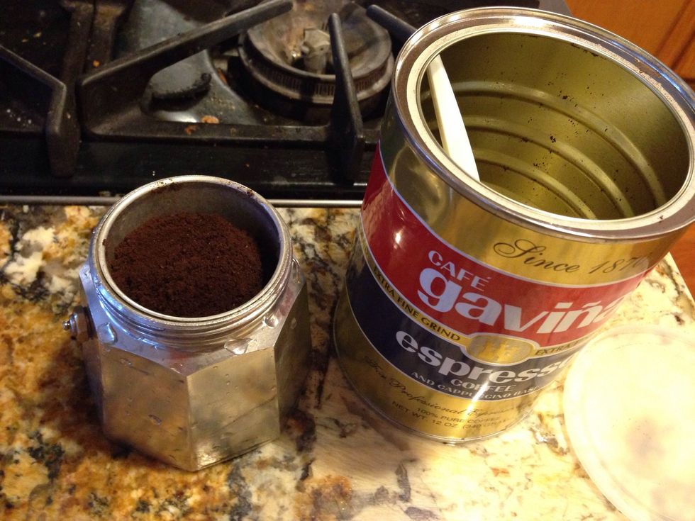 Fill coffee filter with ground espresso!