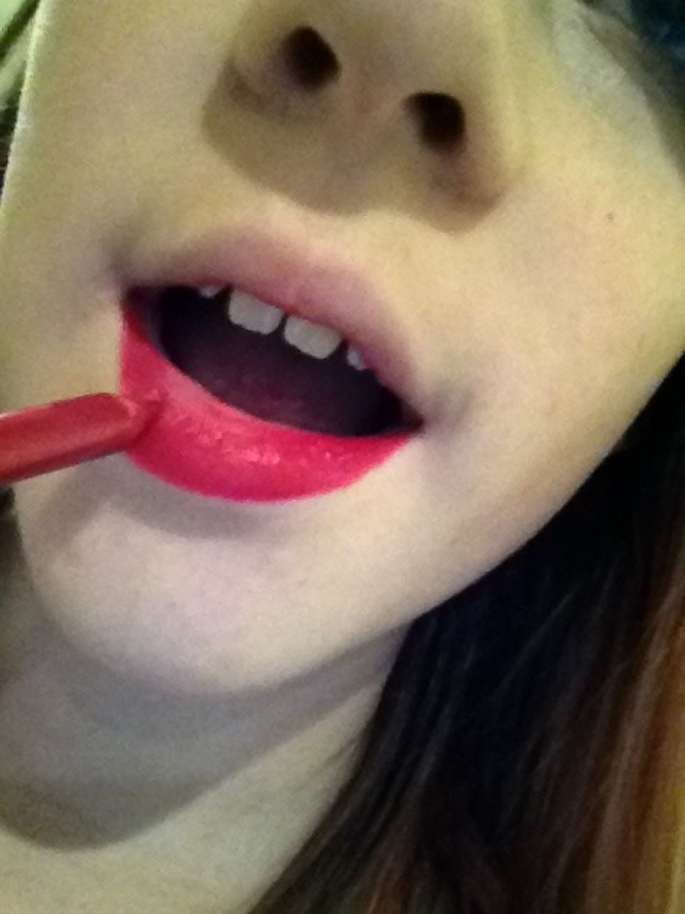 fill in bottom lip with lip liner