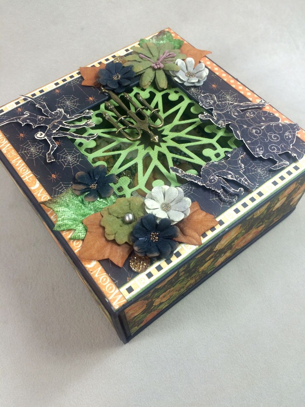 Fill in with gems or sparkly embellishments as desired.