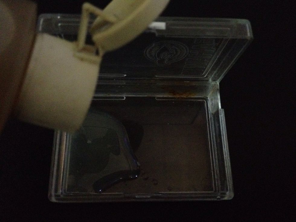 Fill it with lubricating oil just enough to submerge the depth of the blade\u2019s sharp edge. I used light engine oil. You can use any oil as long as it inhibits rust (like most oil do anyway).