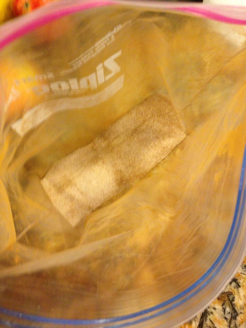 Fill the bag with sugar and cinnamon.