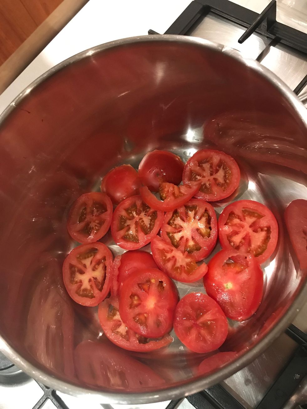 Fill the bottom of a pot with tomatoes