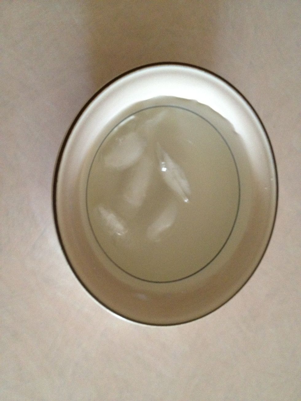 Fill the bowl with cold tap water.