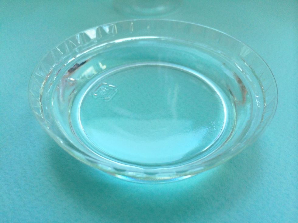 Fill the lid to line with water