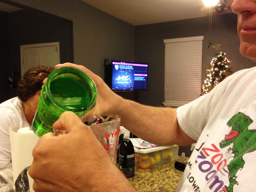 Fill the measuring cup with ICE COLD water until you get 1 cup.