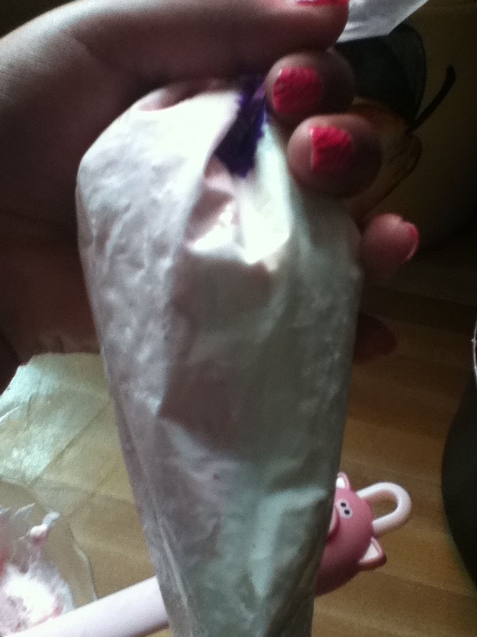 Fill the other half of ur piping bag with another color pink in my case
