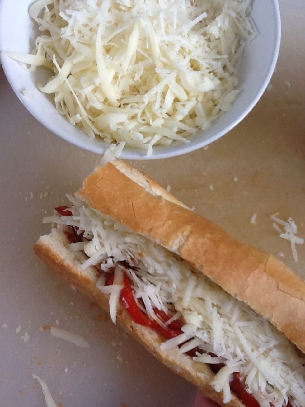 Fill the panini with your cheese : be generous \ud83d\ude09
