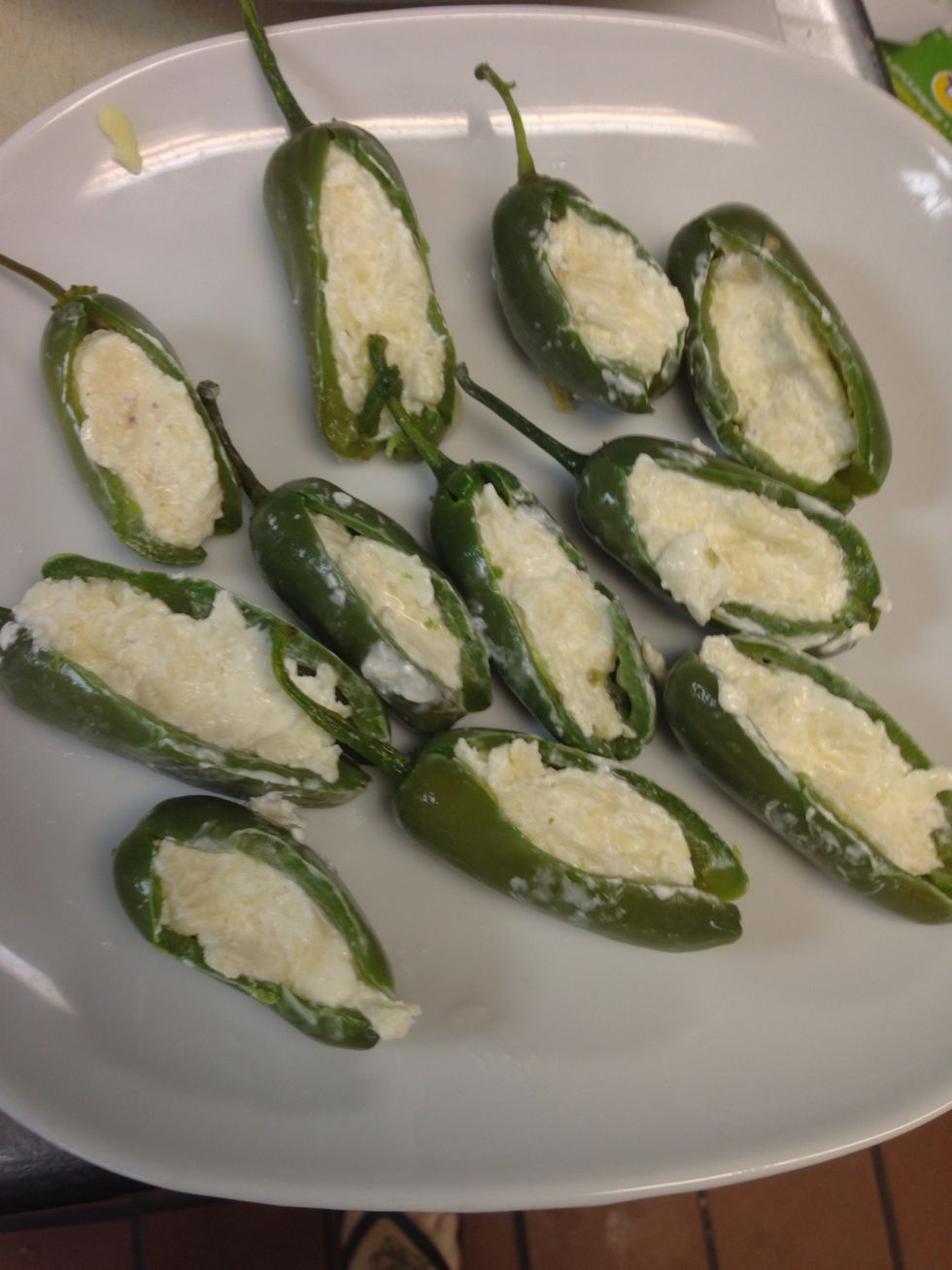 Fill the pepper with the cheese mixture