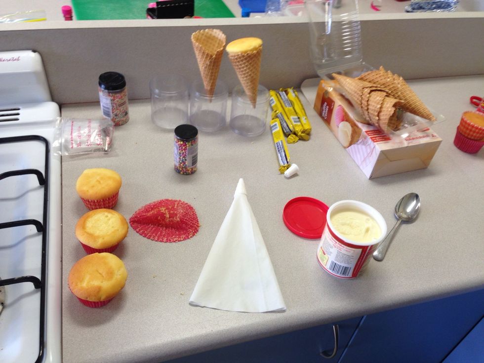 Fill the piping bag with Betty Crocker icing