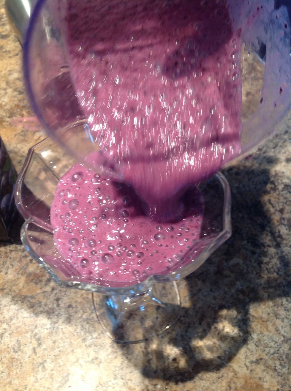 Fill the rest of the glasses with the blueberry smoothie