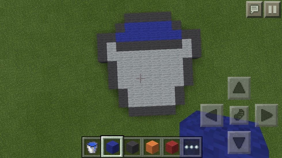 Fill the top with blue wool,for water