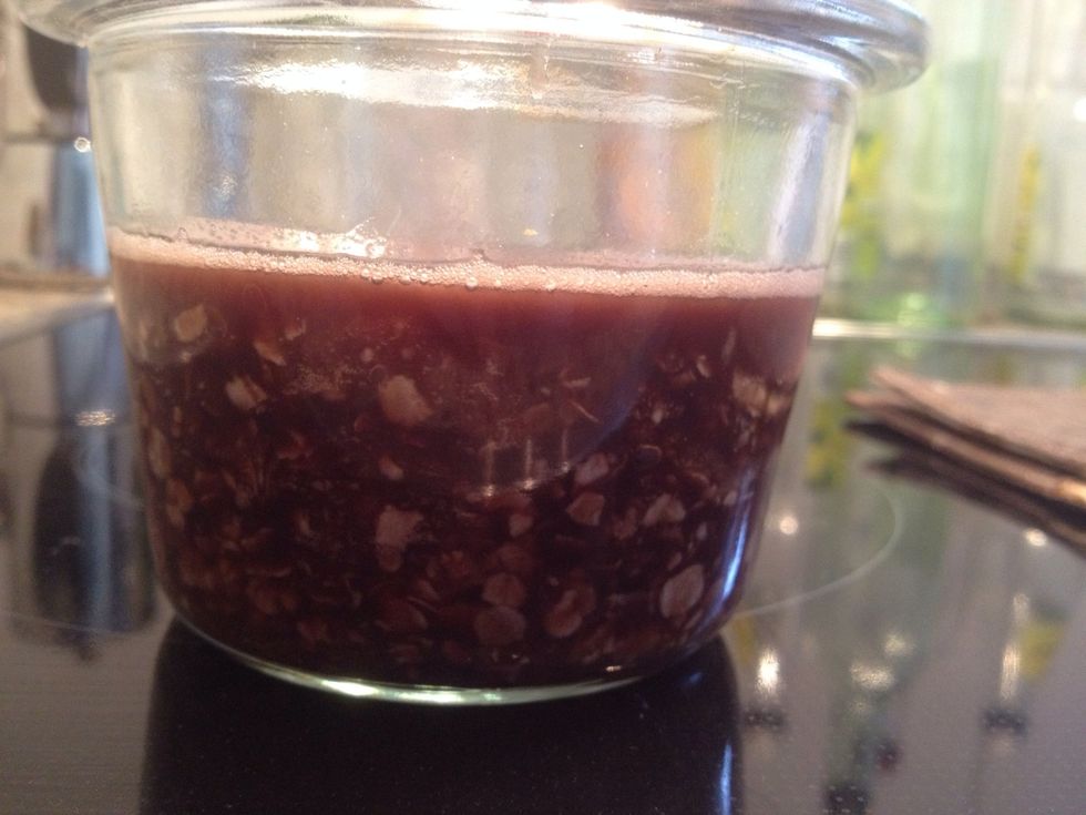 Fill up the container and let it soak for about 15-20 minutes.