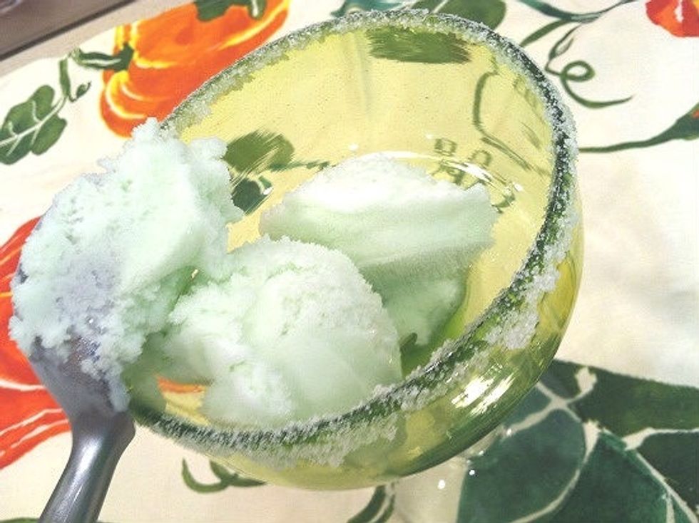 Fill with 3 scoops of sherbet.