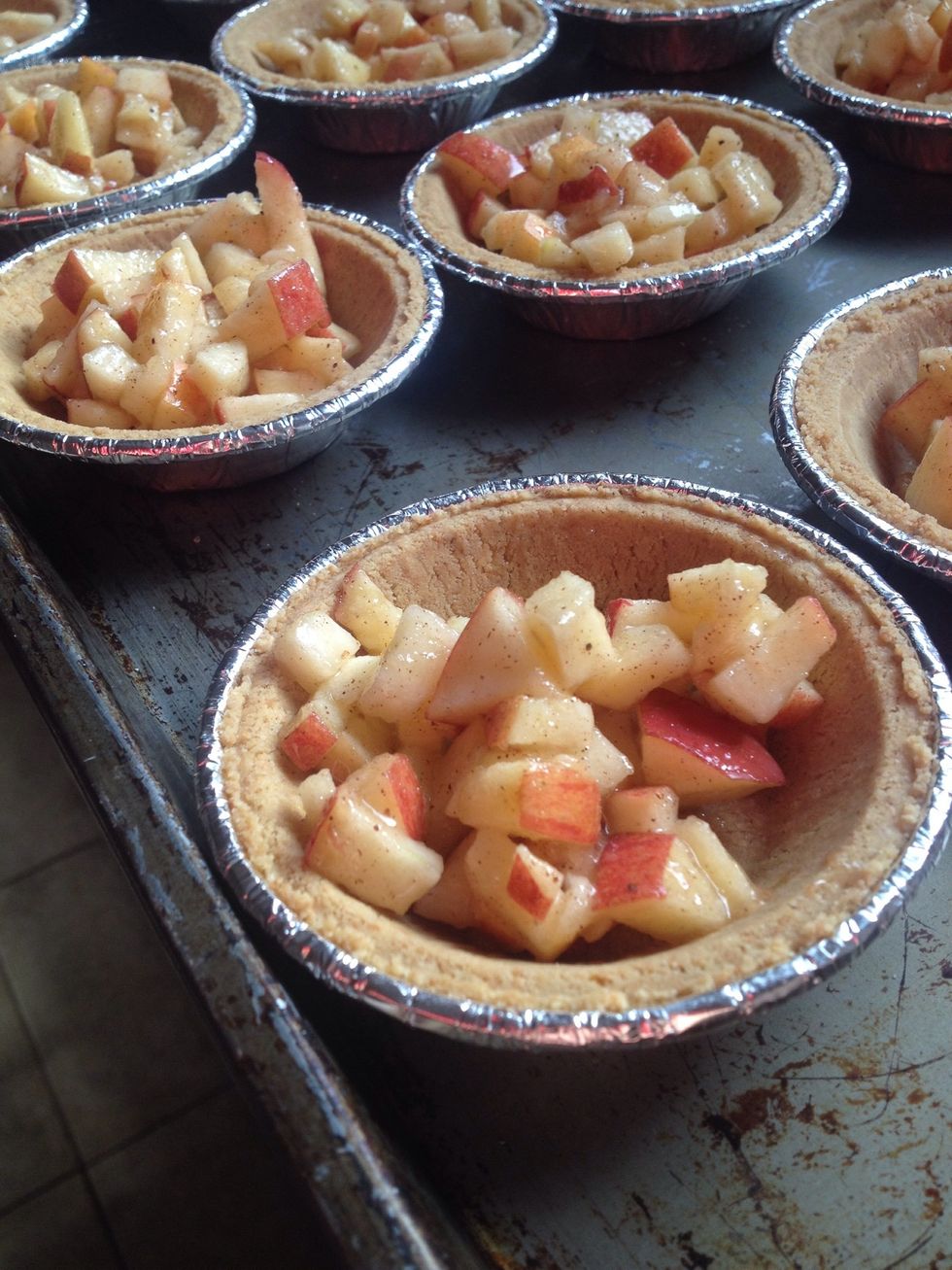 Fill with apples.