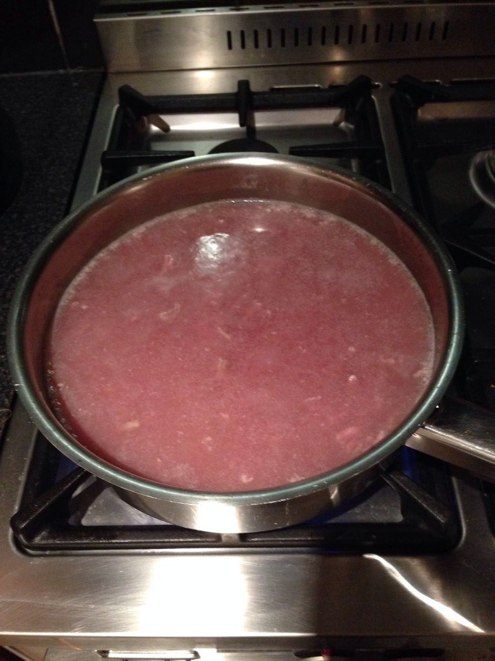 Fill your cooking pan with water, then add the beef, lamb or any mince to the water. Bring to the boil and let it simmer for a few minutes. The fat in the mince will break down into the water.