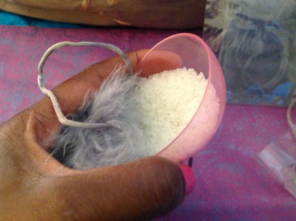 Fill your sachet with the crystals and tie a knot with the strings.