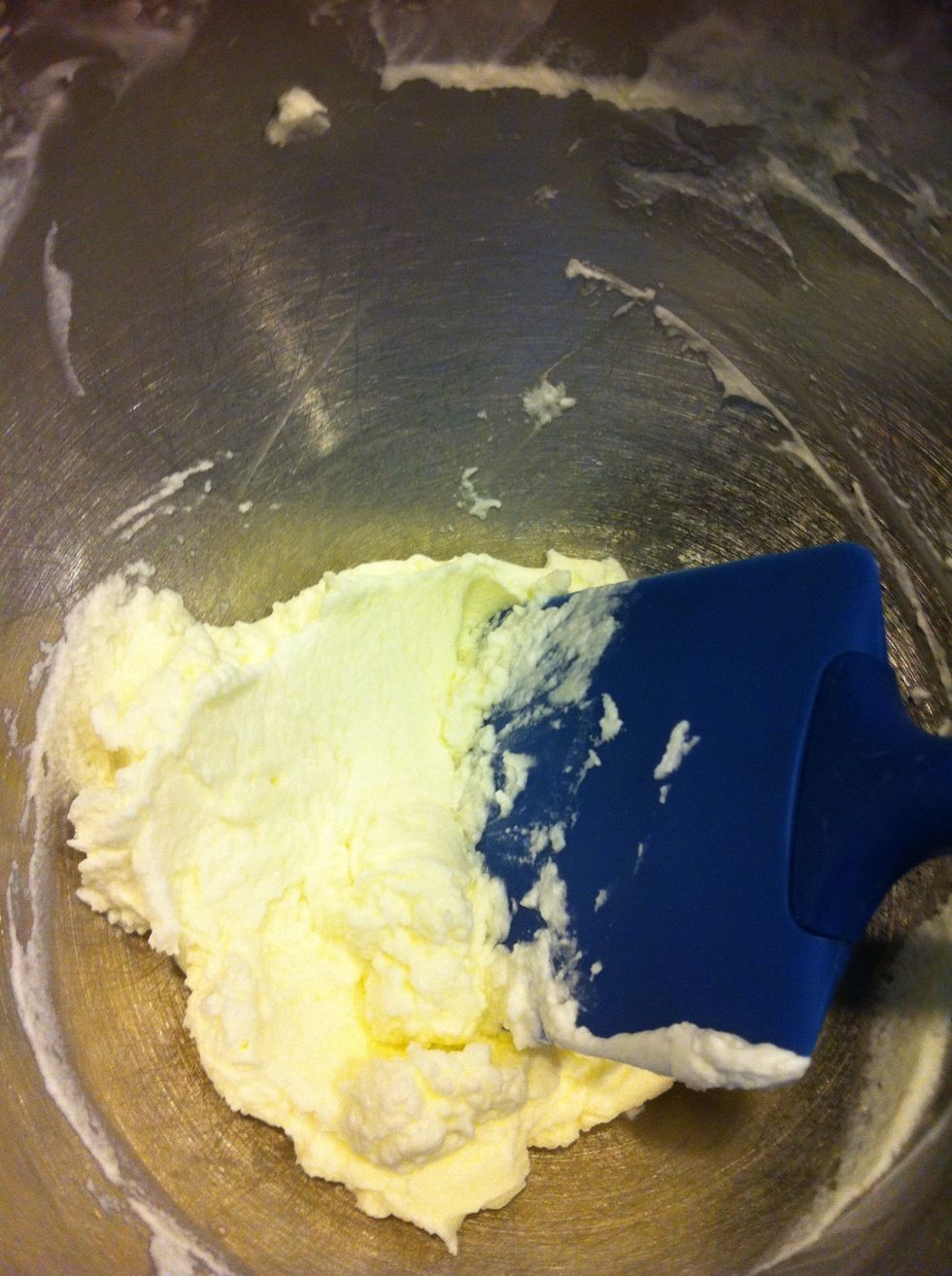 filling: beat 1 cup heavy whipping cream until it starts to form soft peaks. Then add 4Tb powdered sugar. Unroll the cake gently and remove the parchment paper.