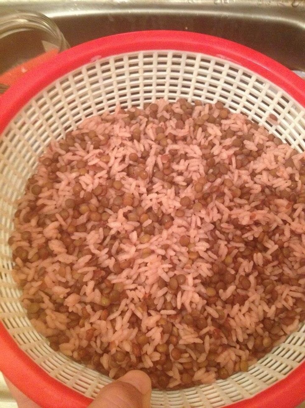 Filter the rice and lentils from the water