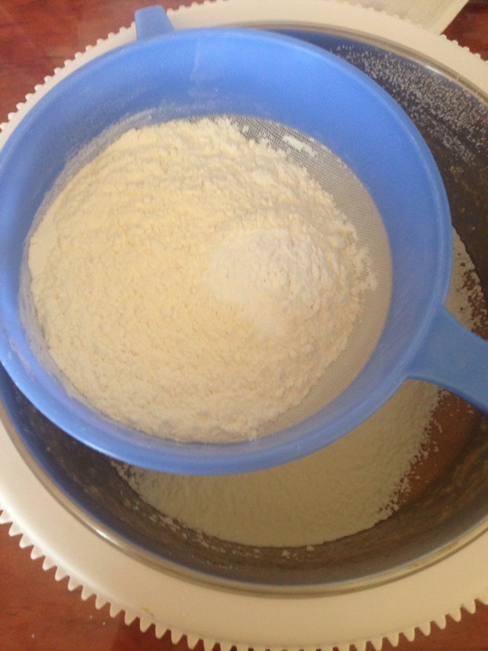 Finally add the sifted flour along with the baking powder and vanilla powder. Don't forget about the pinch of salt